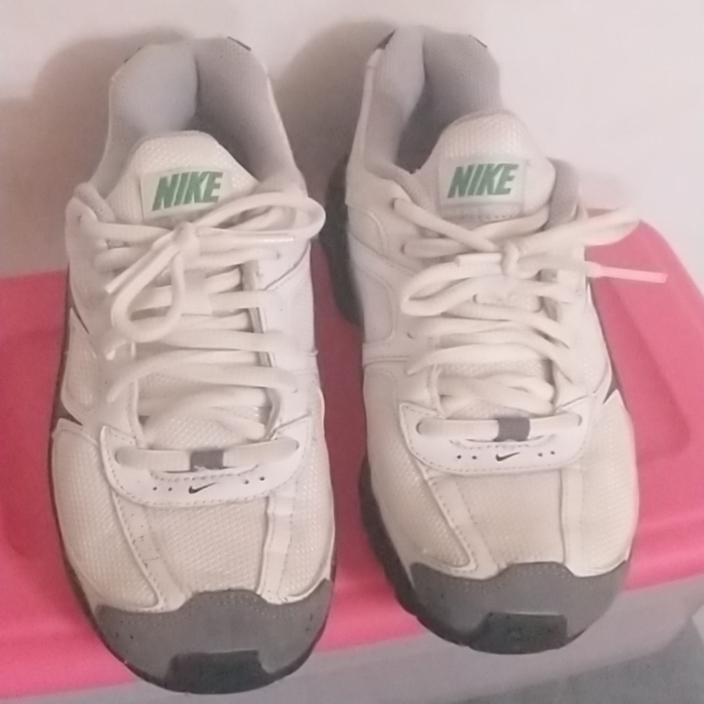 Nike Reax Run Size 4 Youth or Womens 6